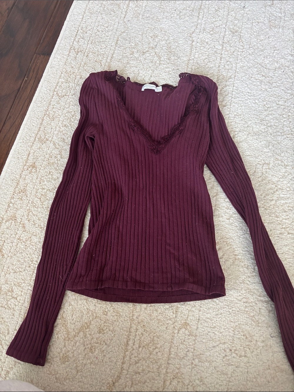 V neck lace long sleeve top